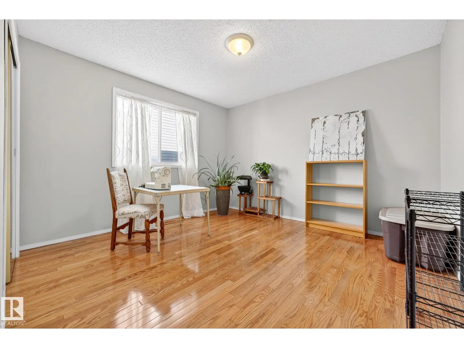 6039 40 AV NW