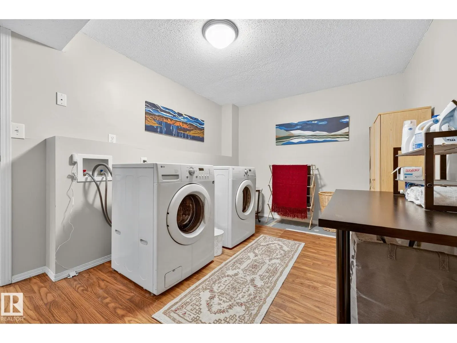 6039 40 AV NW