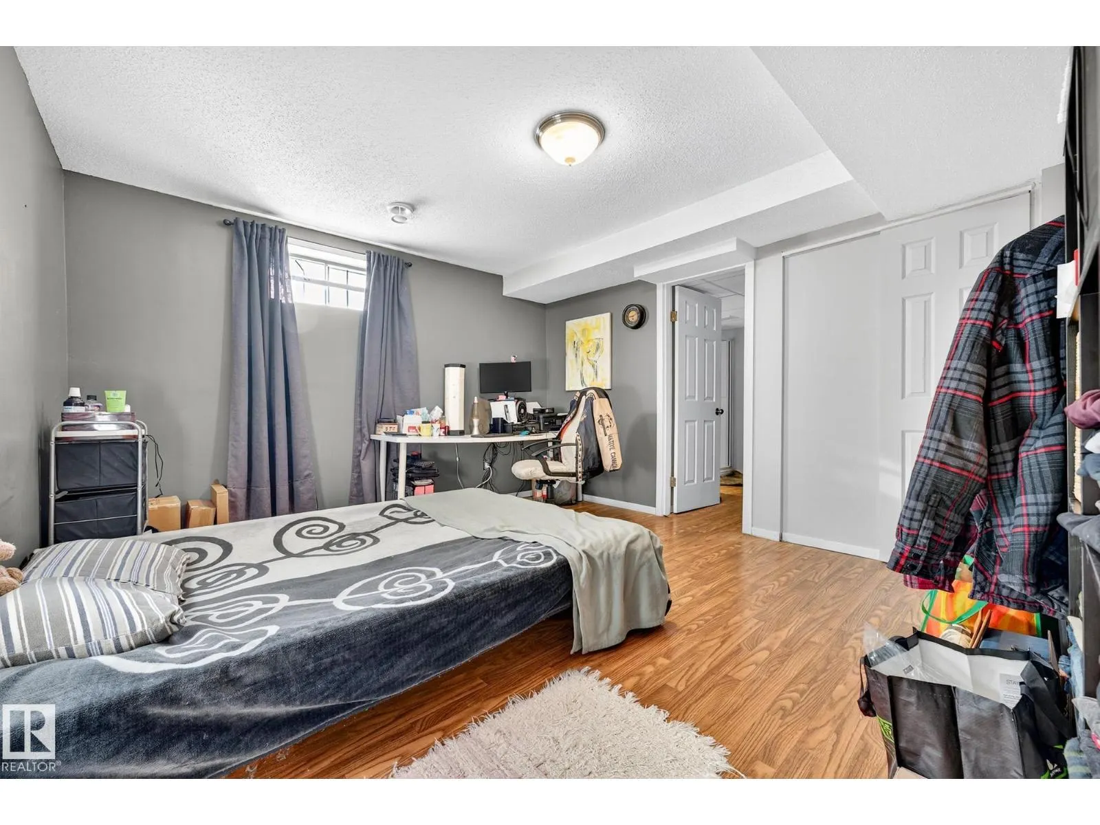 6039 40 AV NW