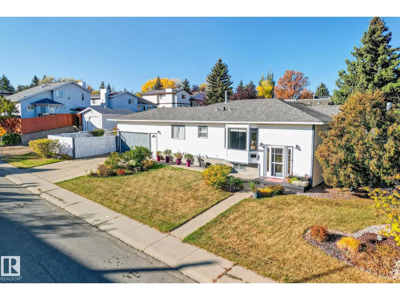 6039 40 AV NW
