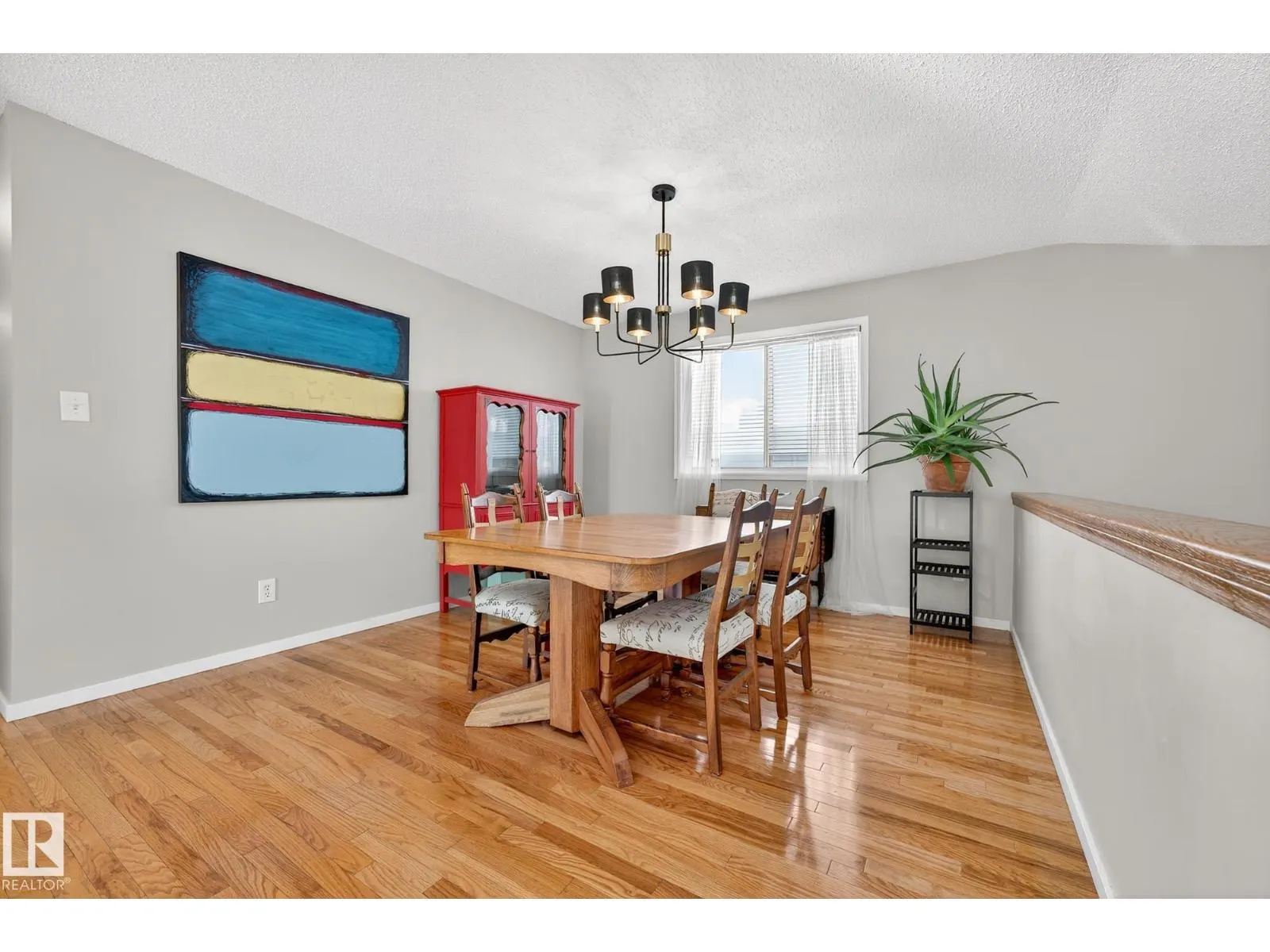 6039 40 AV NW
