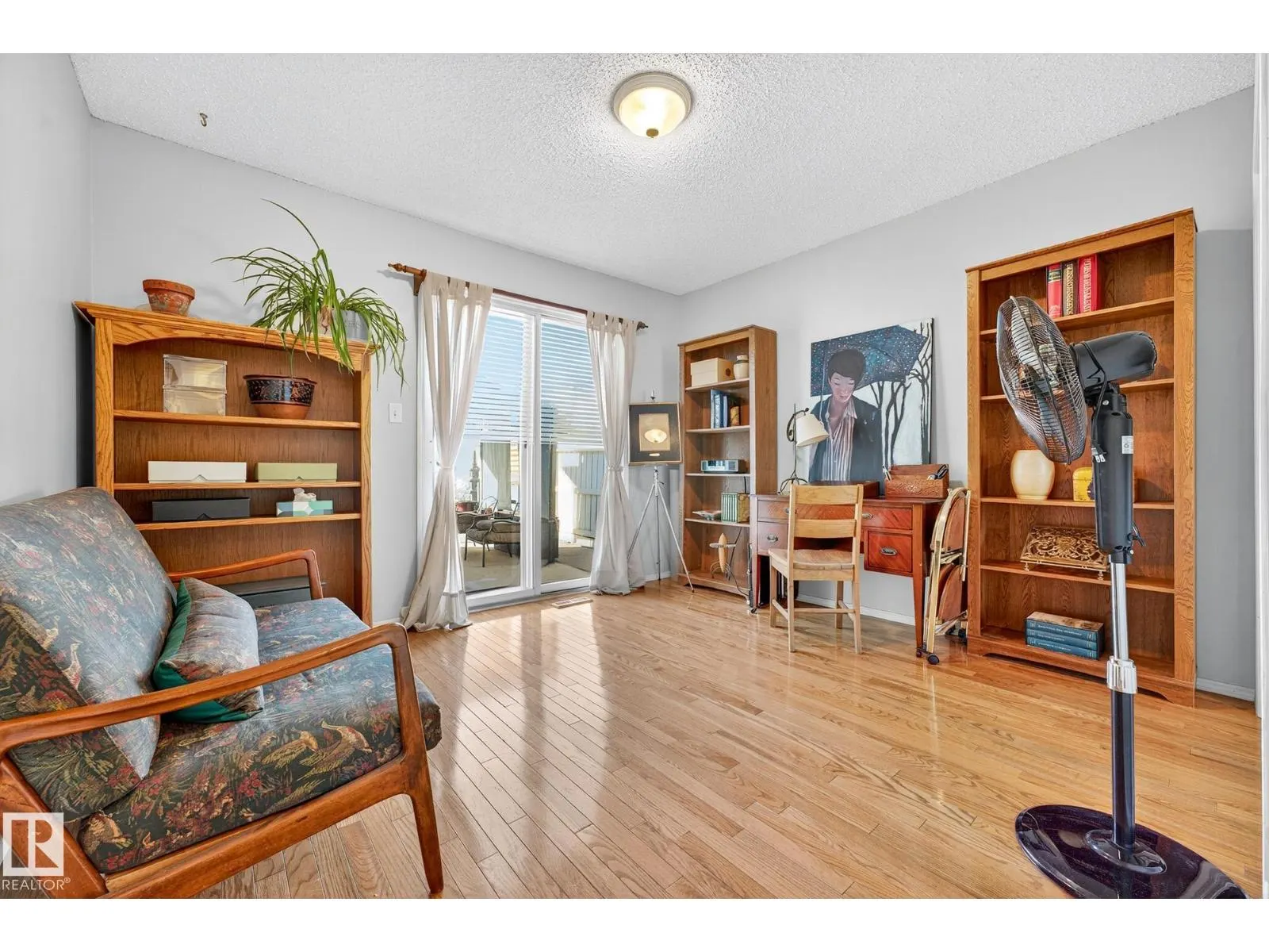 6039 40 AV NW