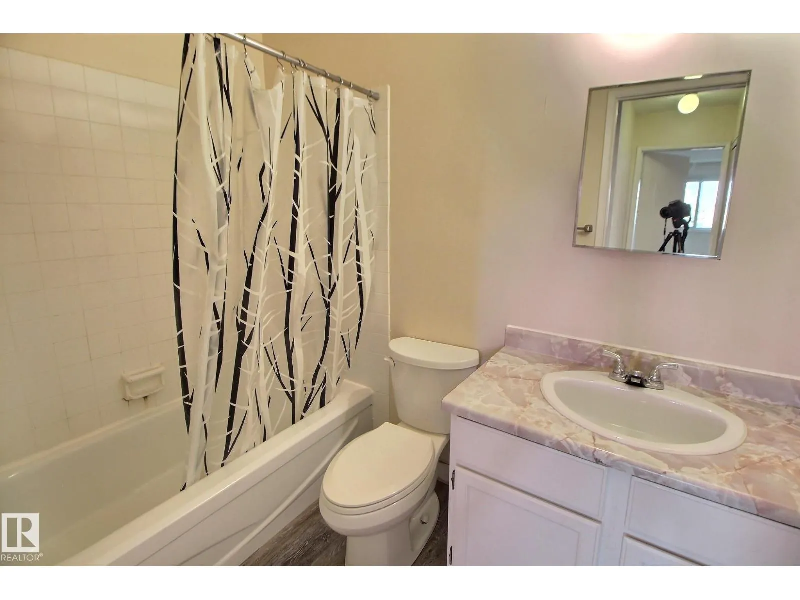 #304 7203 171 ST NW