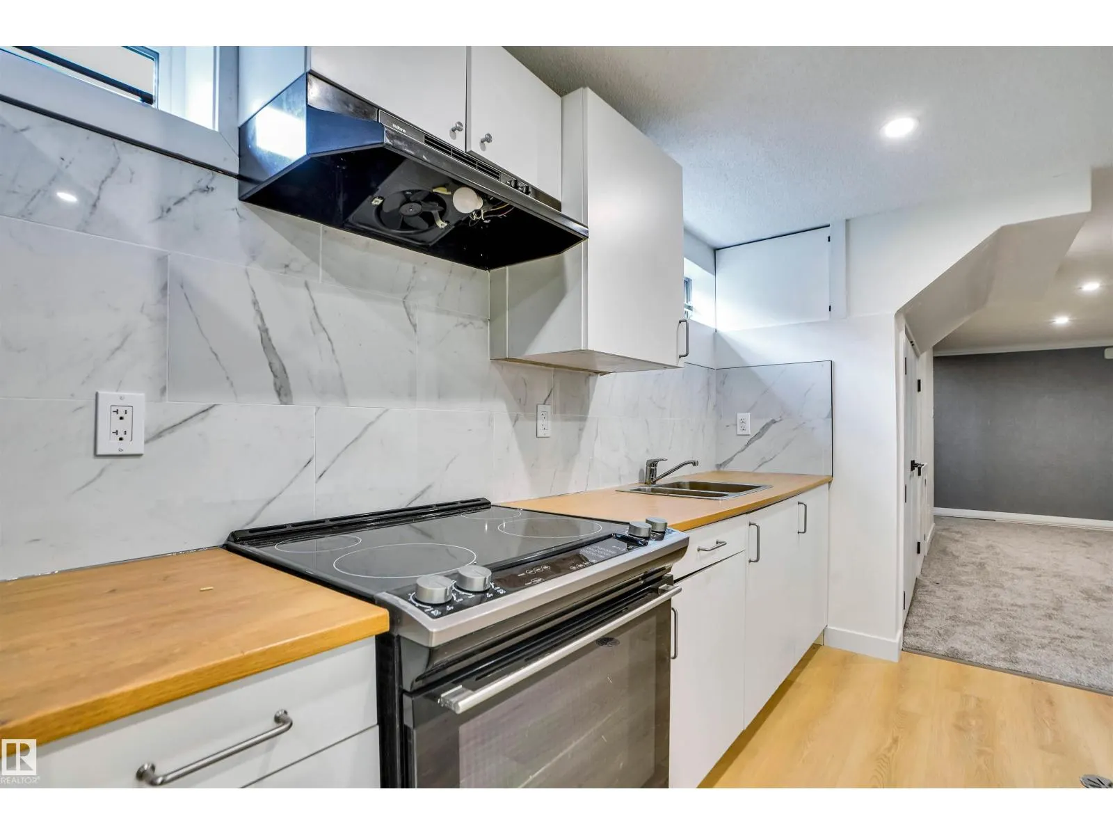3806 85 ST NW