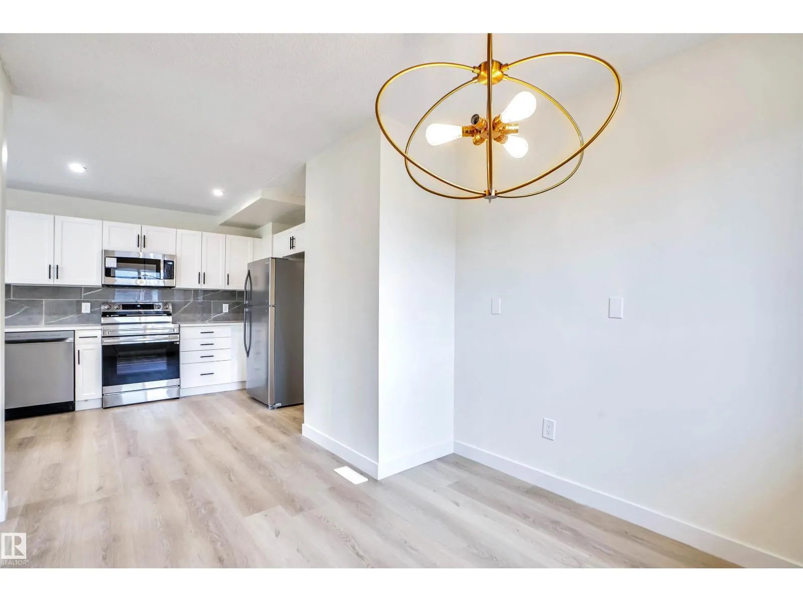 3806 85 ST NW