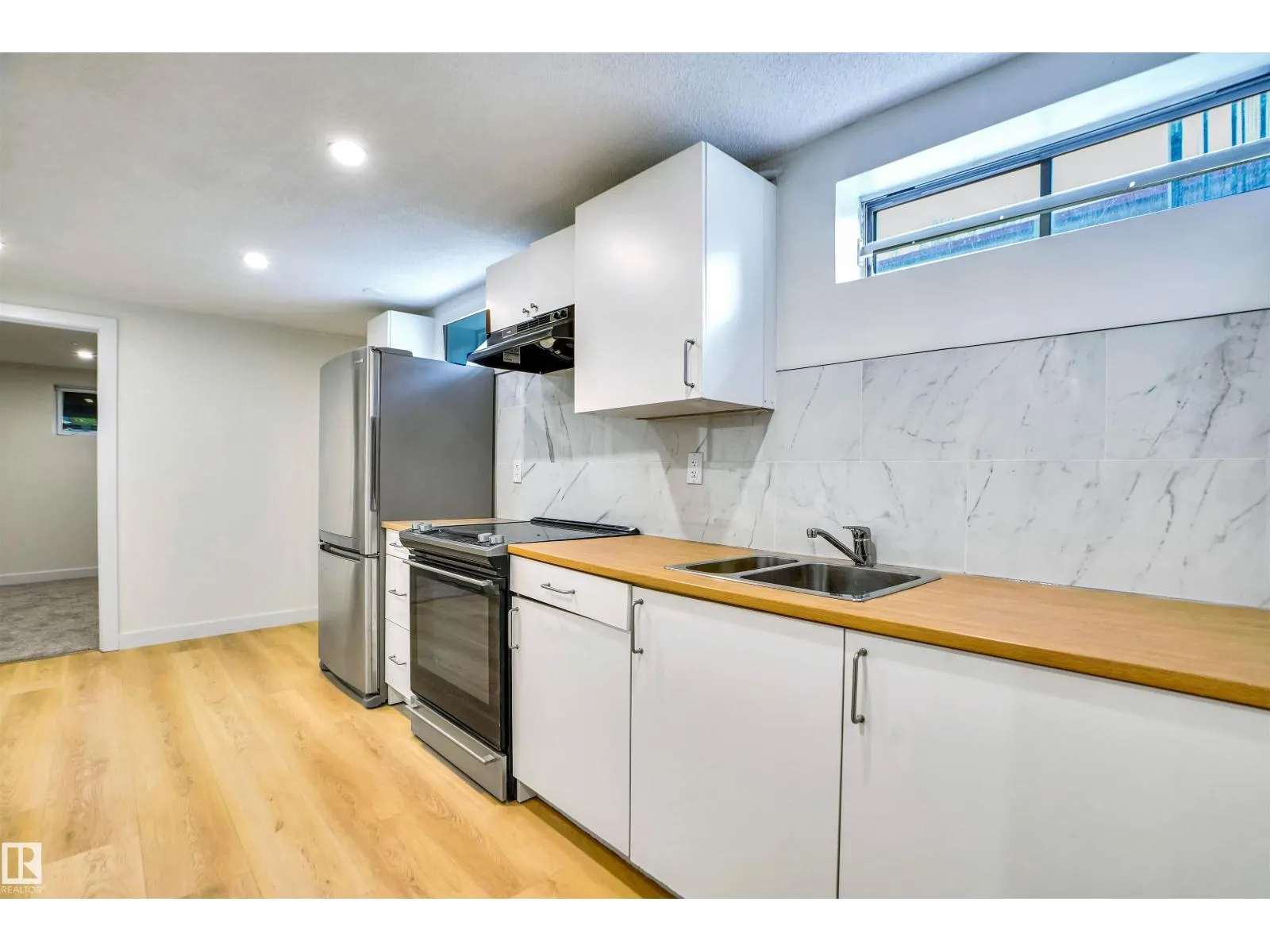 3806 85 ST NW
