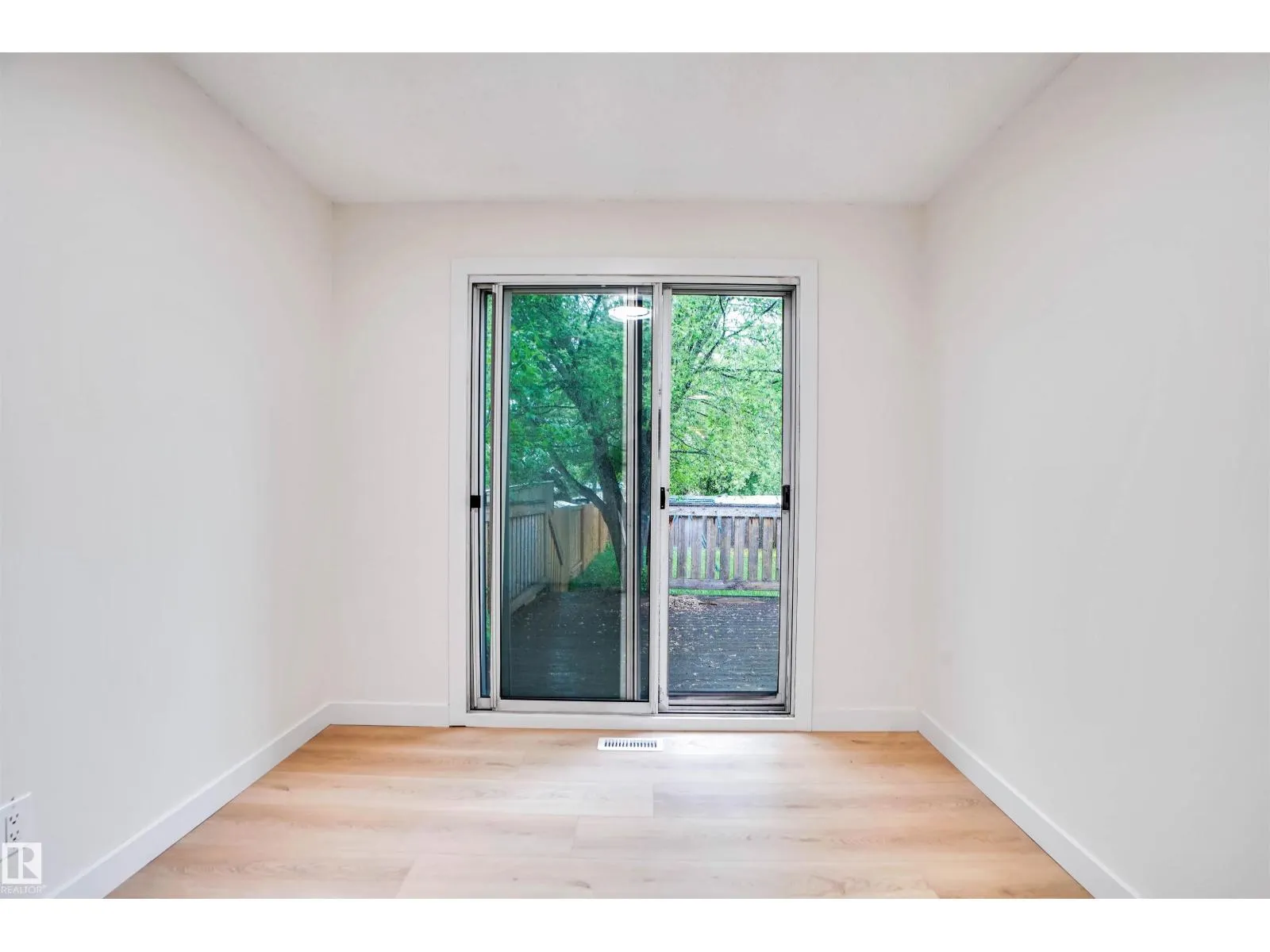 3806 85 ST NW