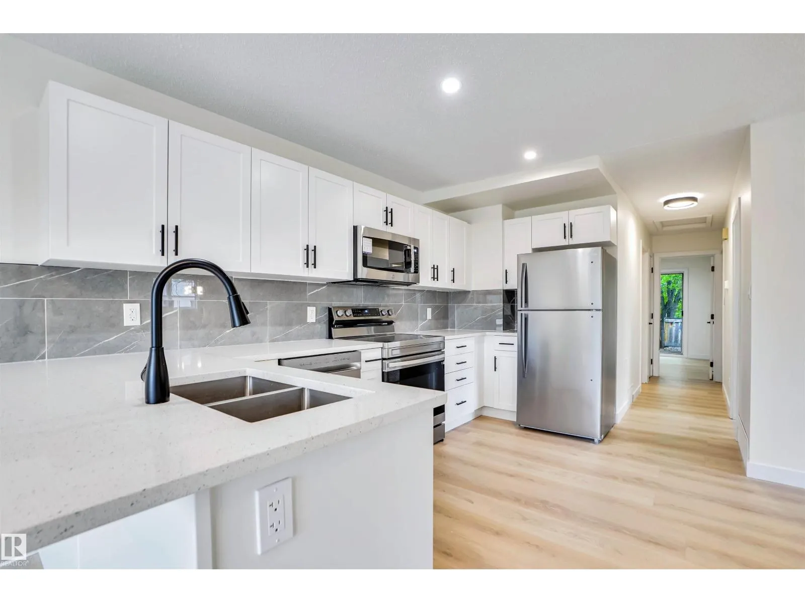 3806 85 ST NW
