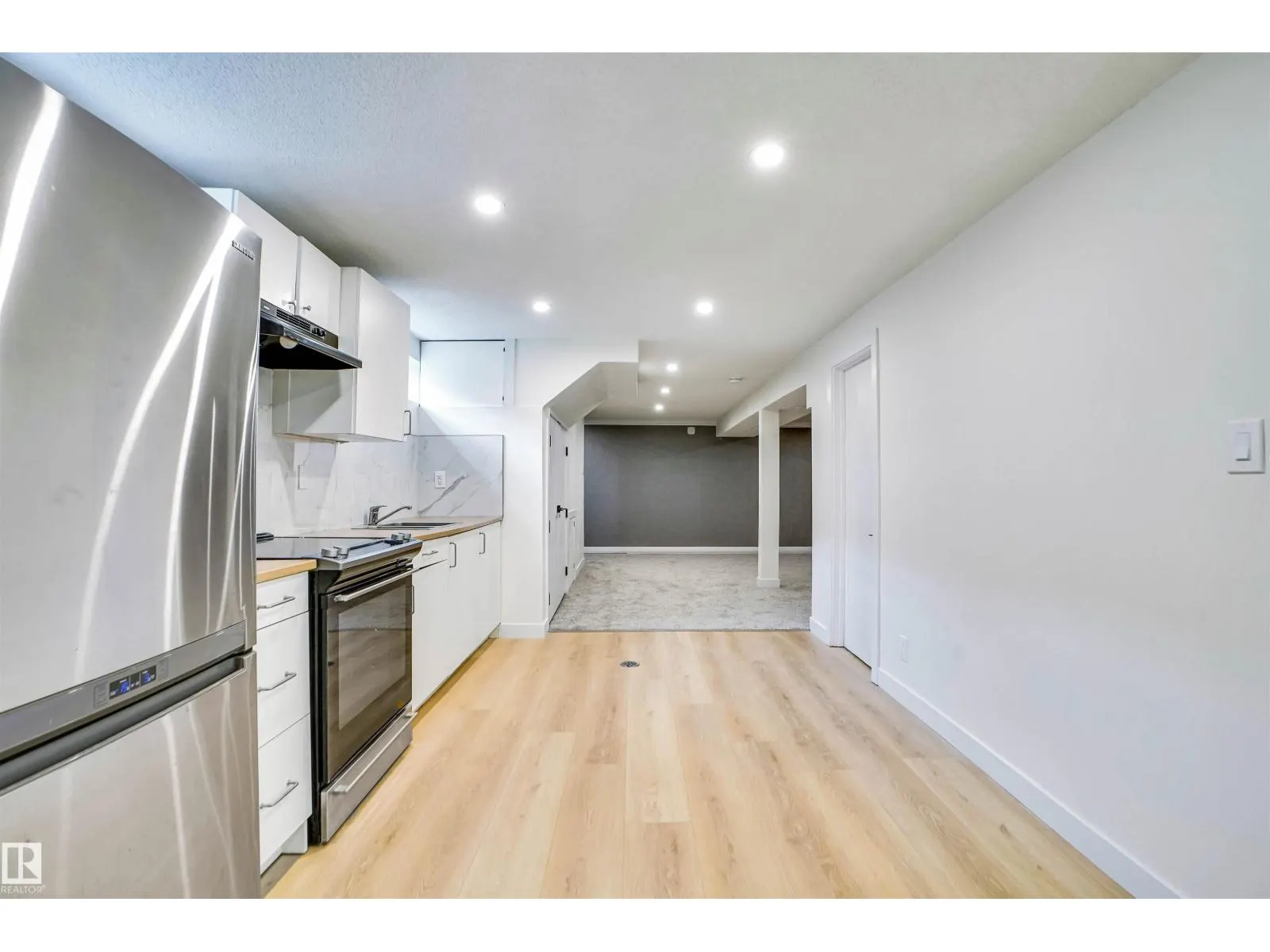 3806 85 ST NW