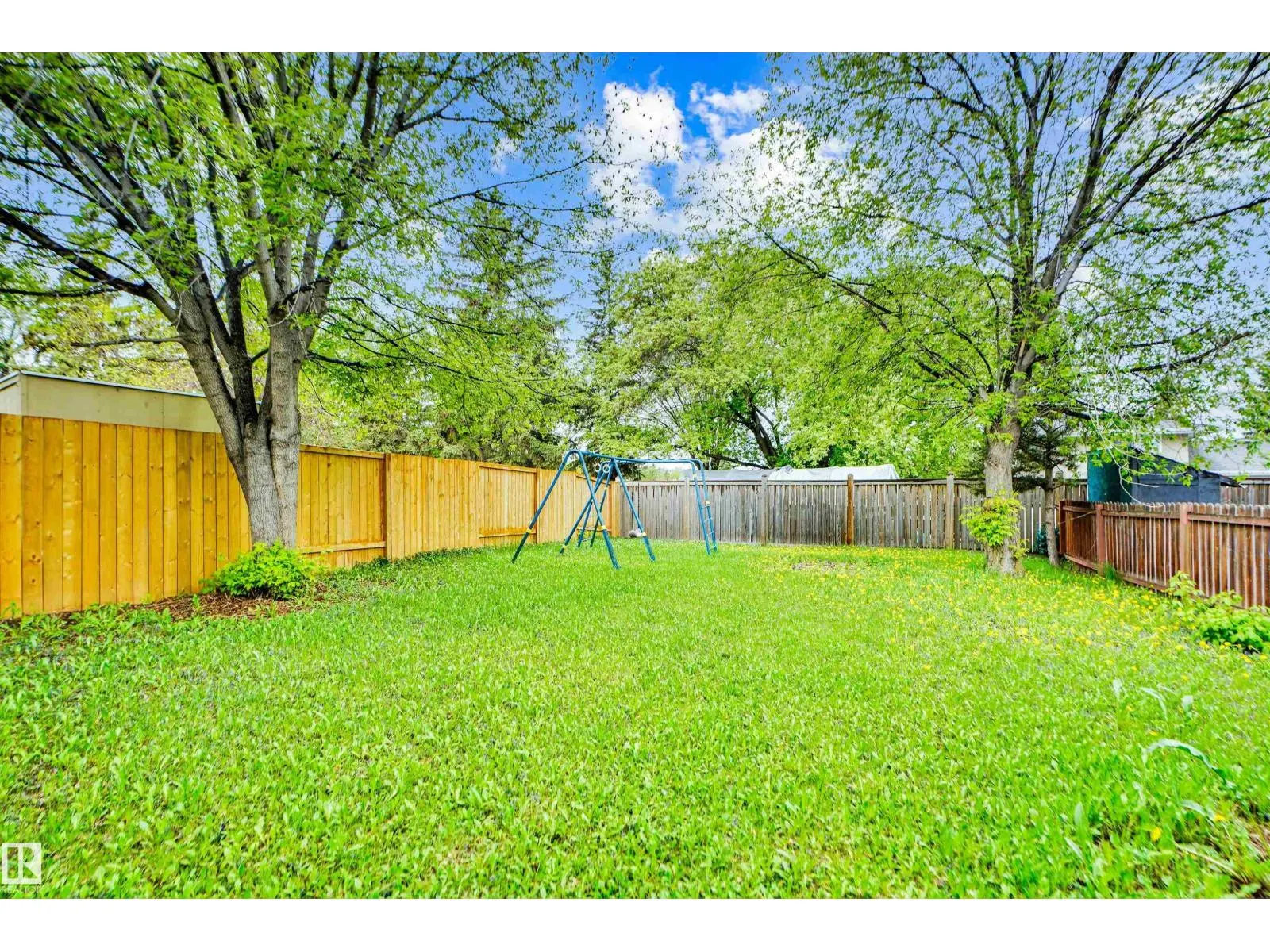 3806 85 ST NW