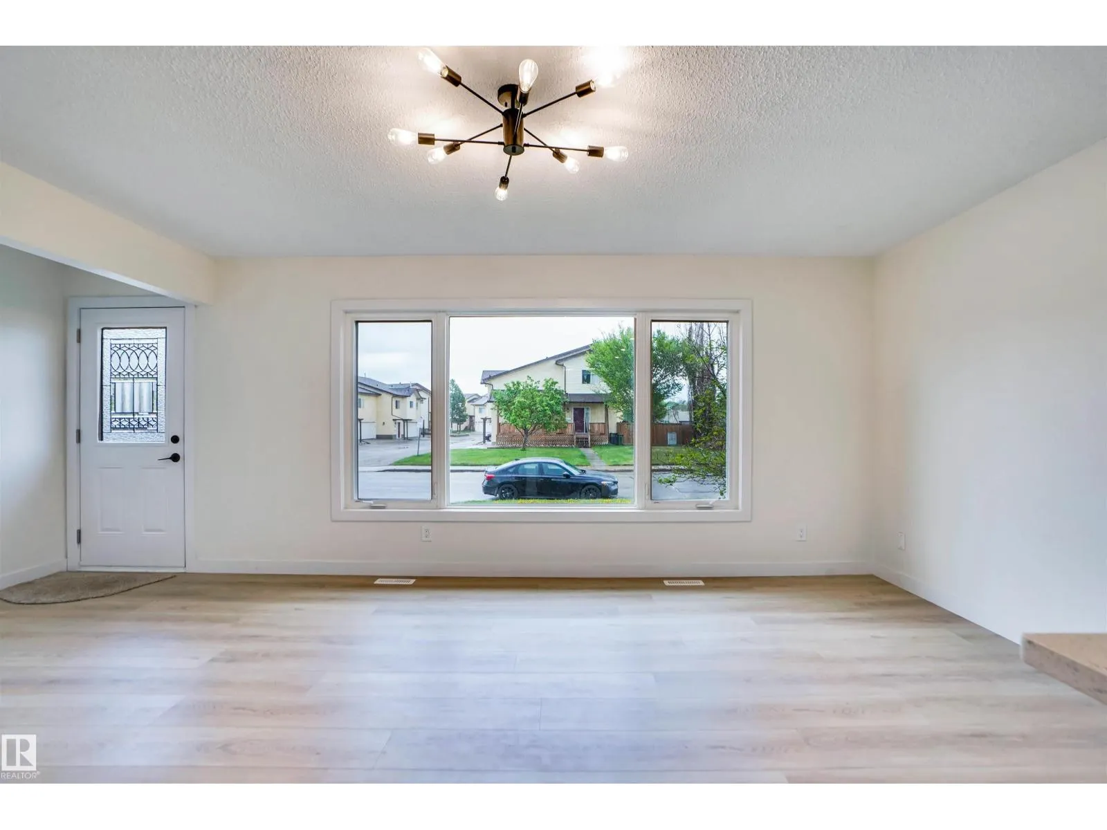 3806 85 ST NW
