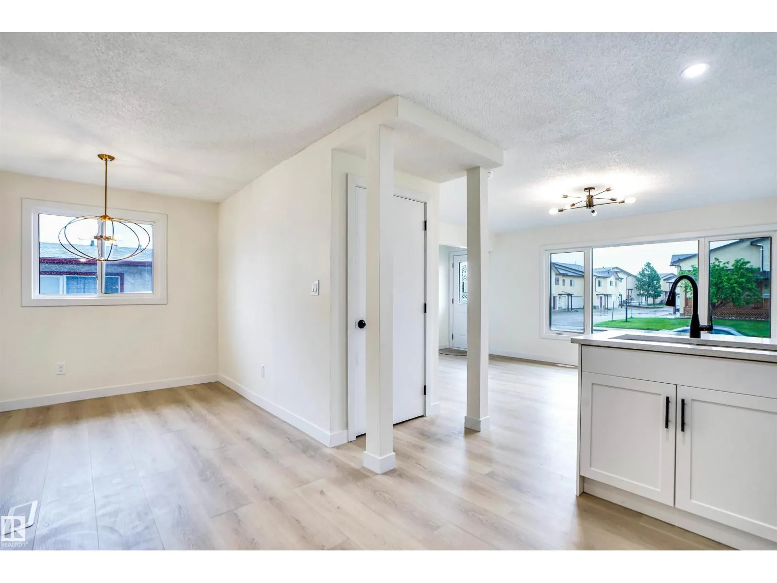 3806 85 ST NW