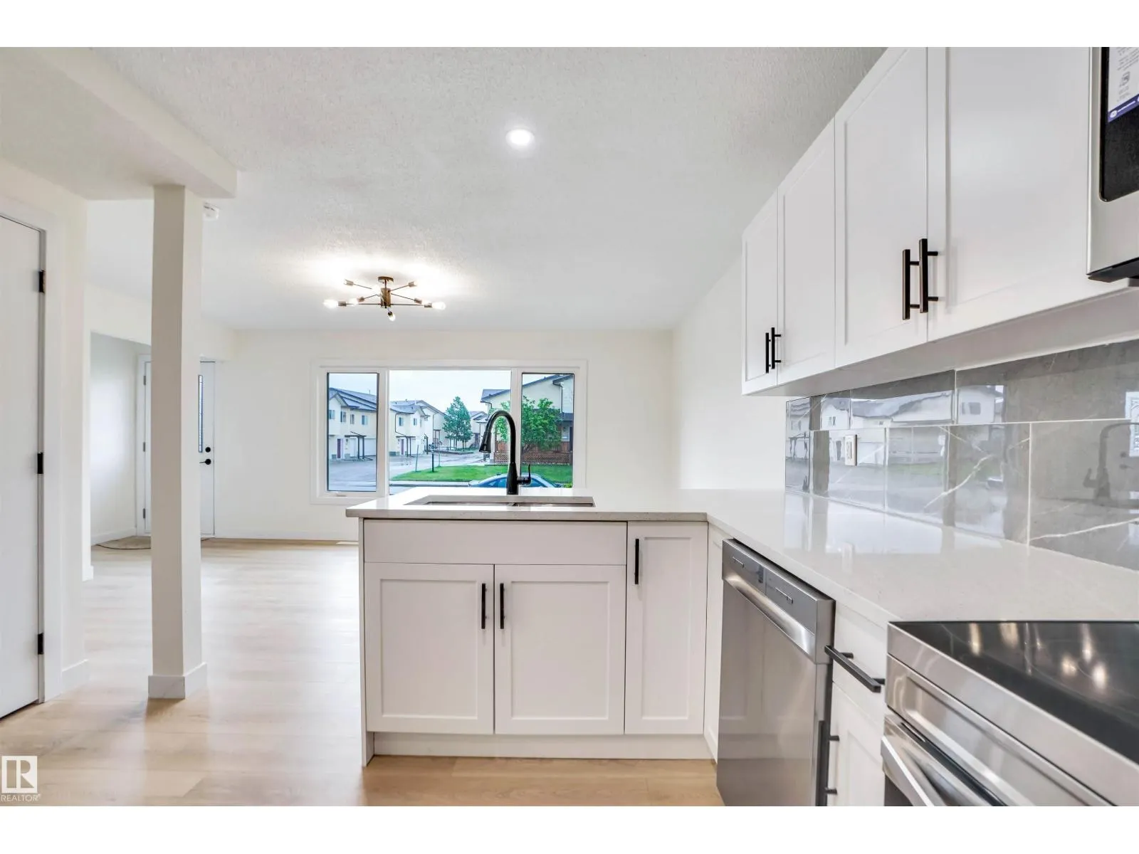 3806 85 ST NW