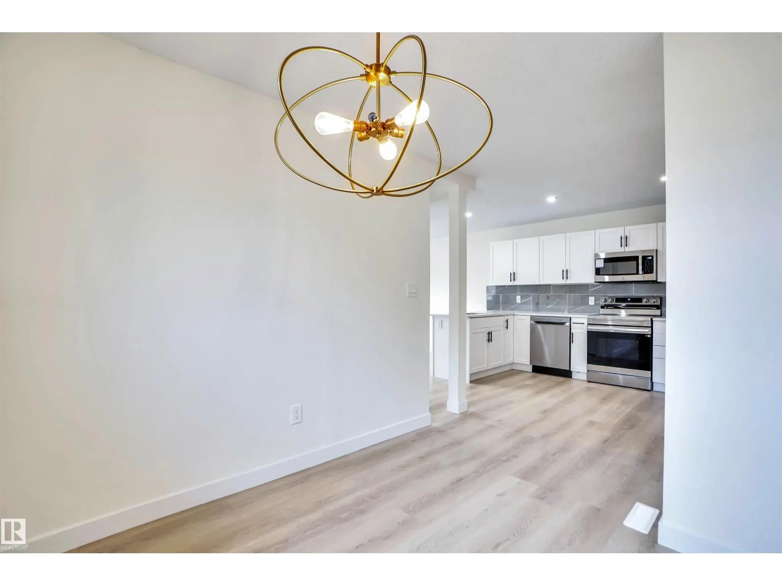 3806 85 ST NW