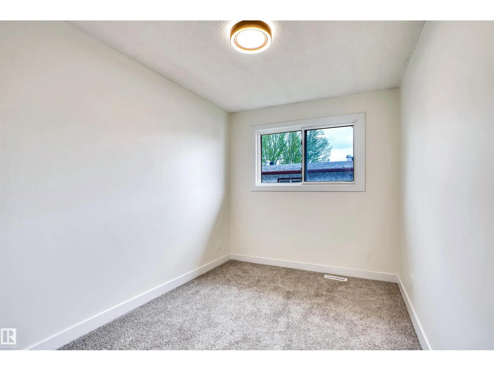 3806 85 ST NW