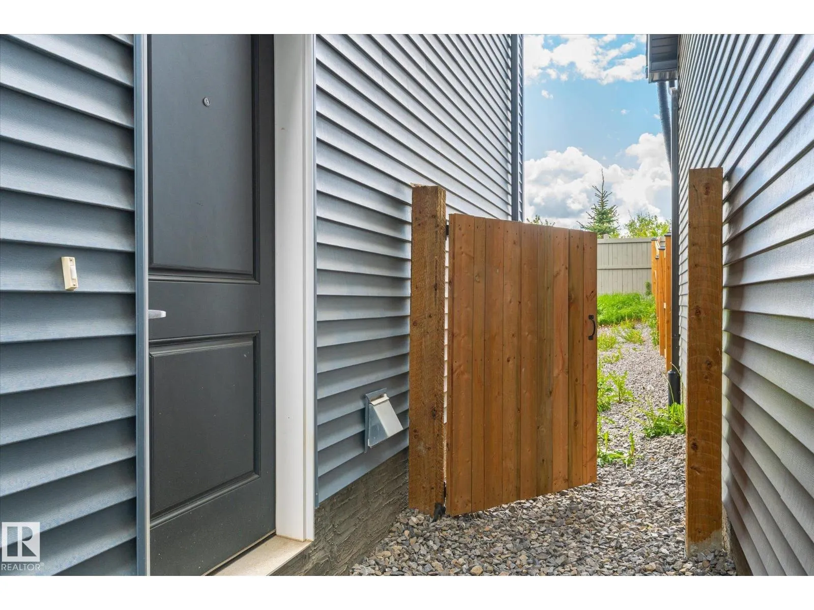 22143 80 AV NW