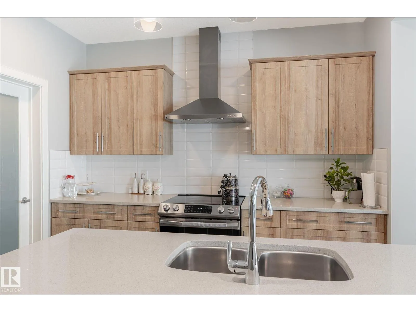 22143 80 AV NW
