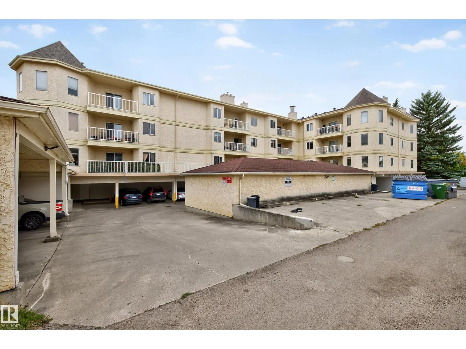 #309 9138 83 AV NW