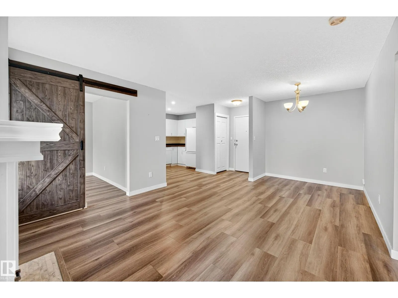 #309 9138 83 AV NW