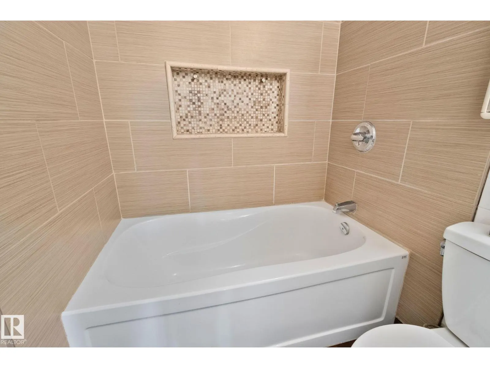10950 117 ST NW