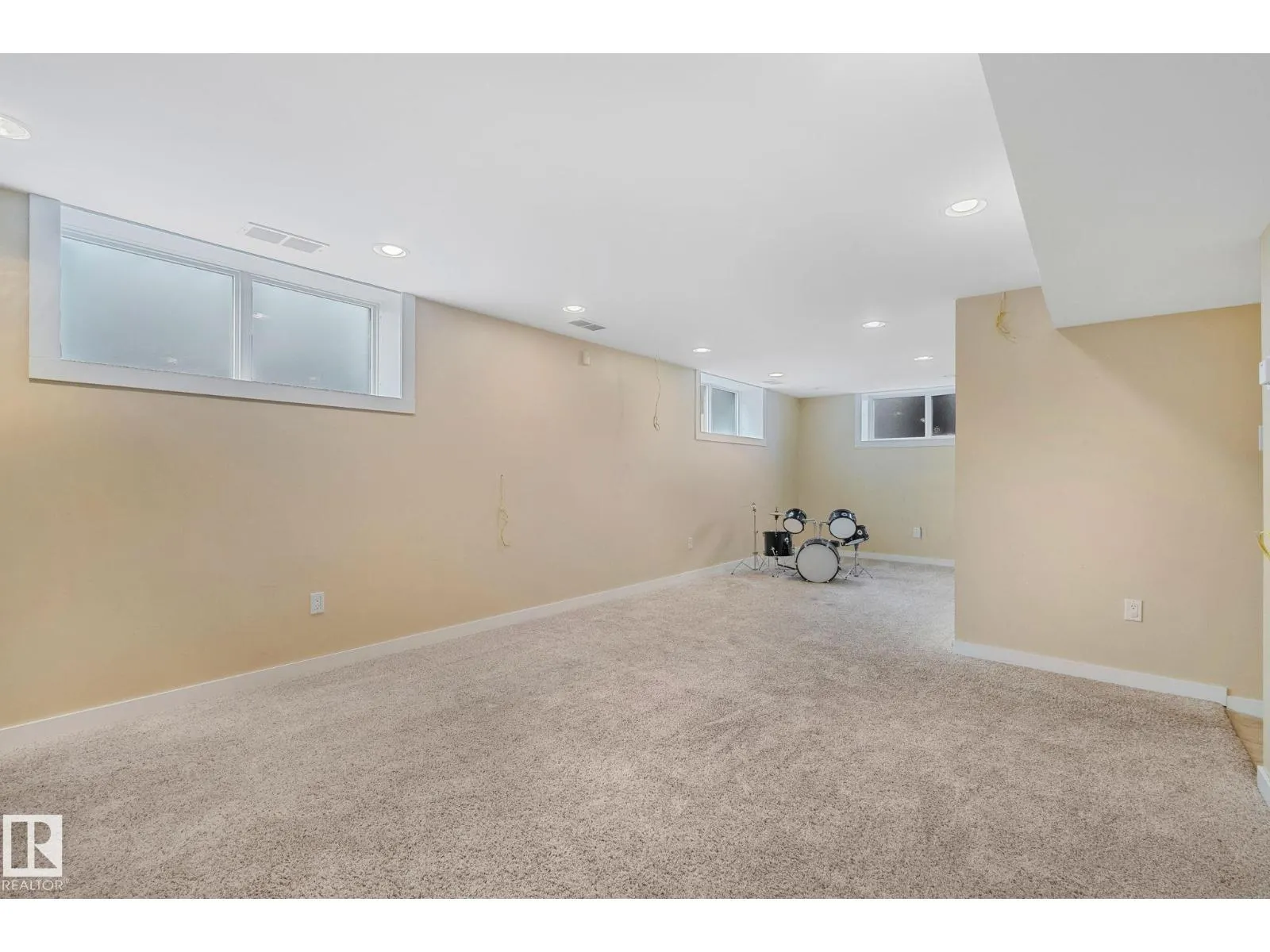 10950 117 ST NW