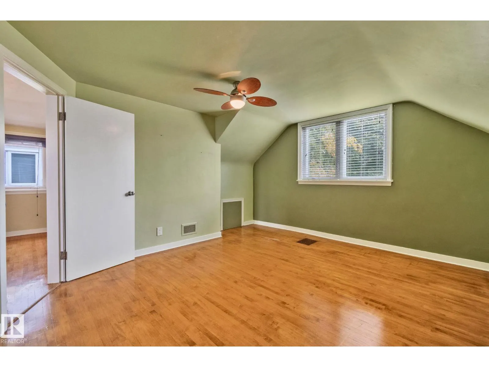 10950 117 ST NW