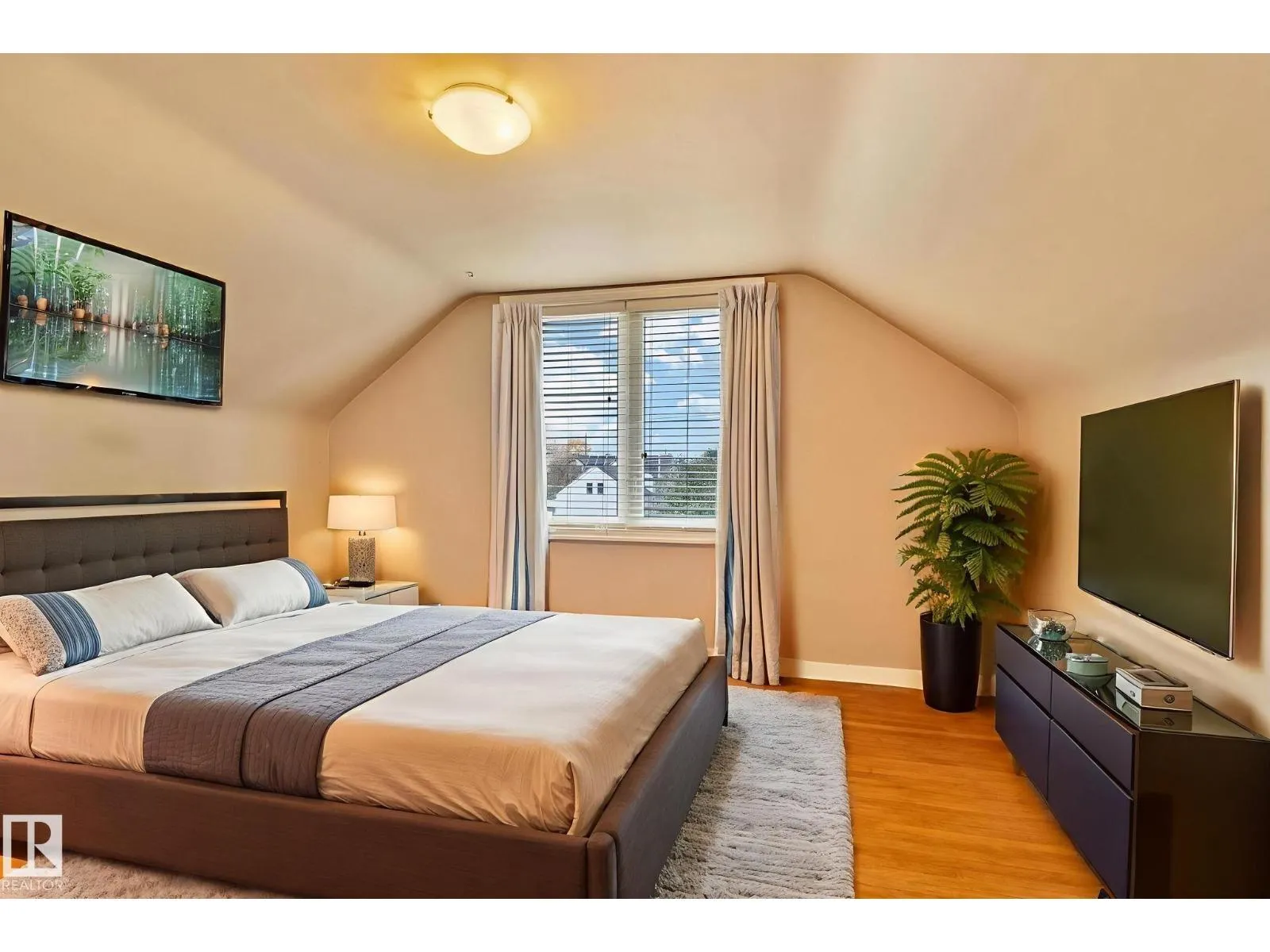 10950 117 ST NW