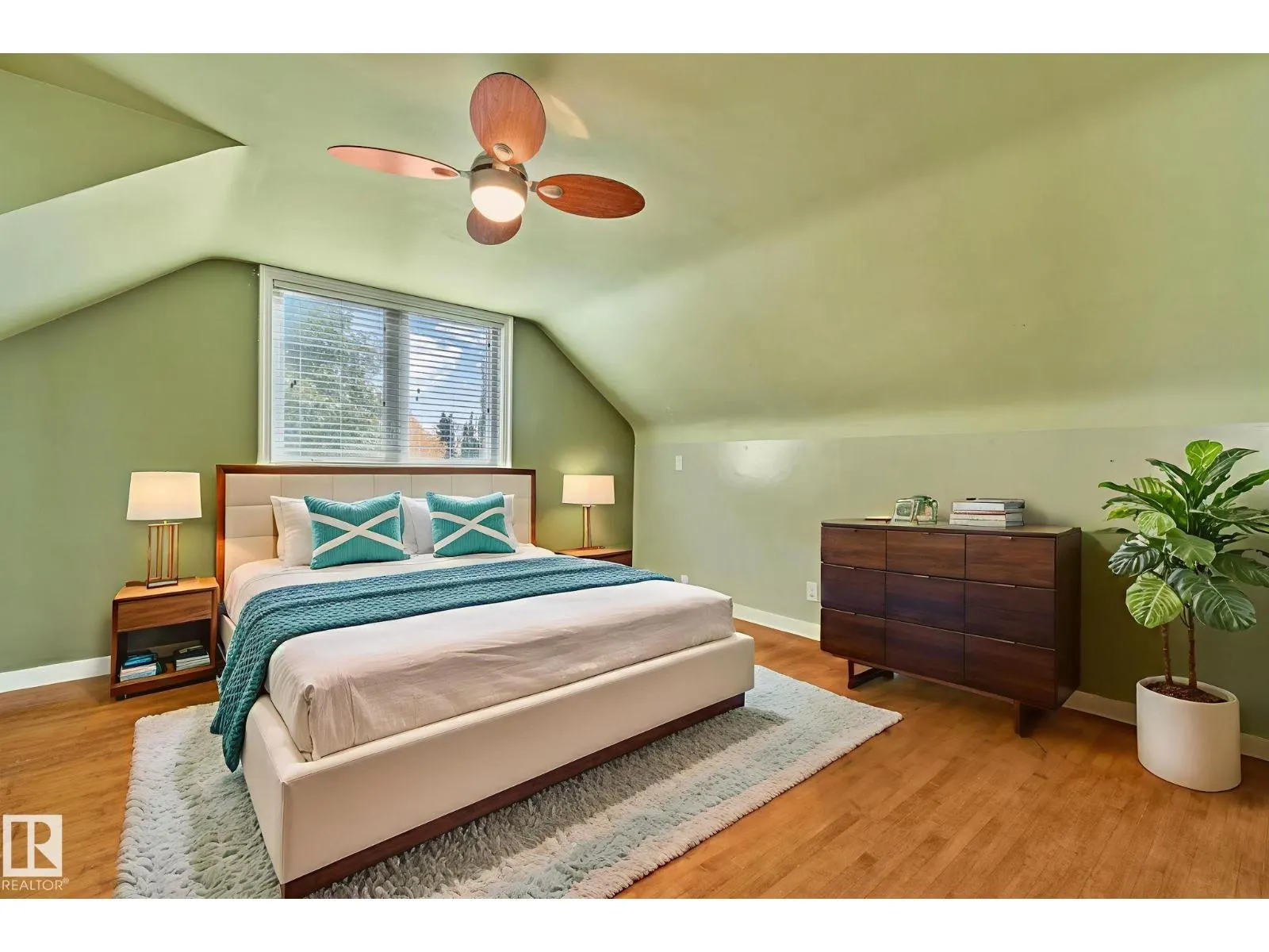 10950 117 ST NW