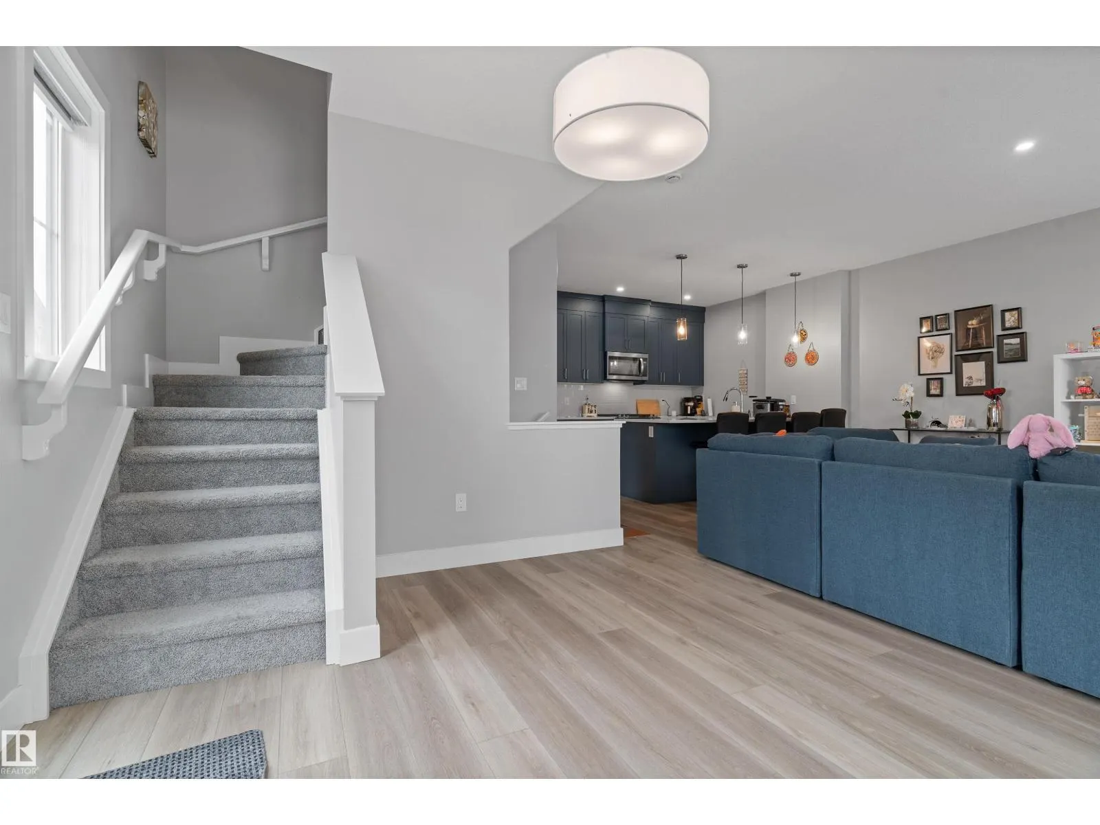 #70 6905 25 AV SW