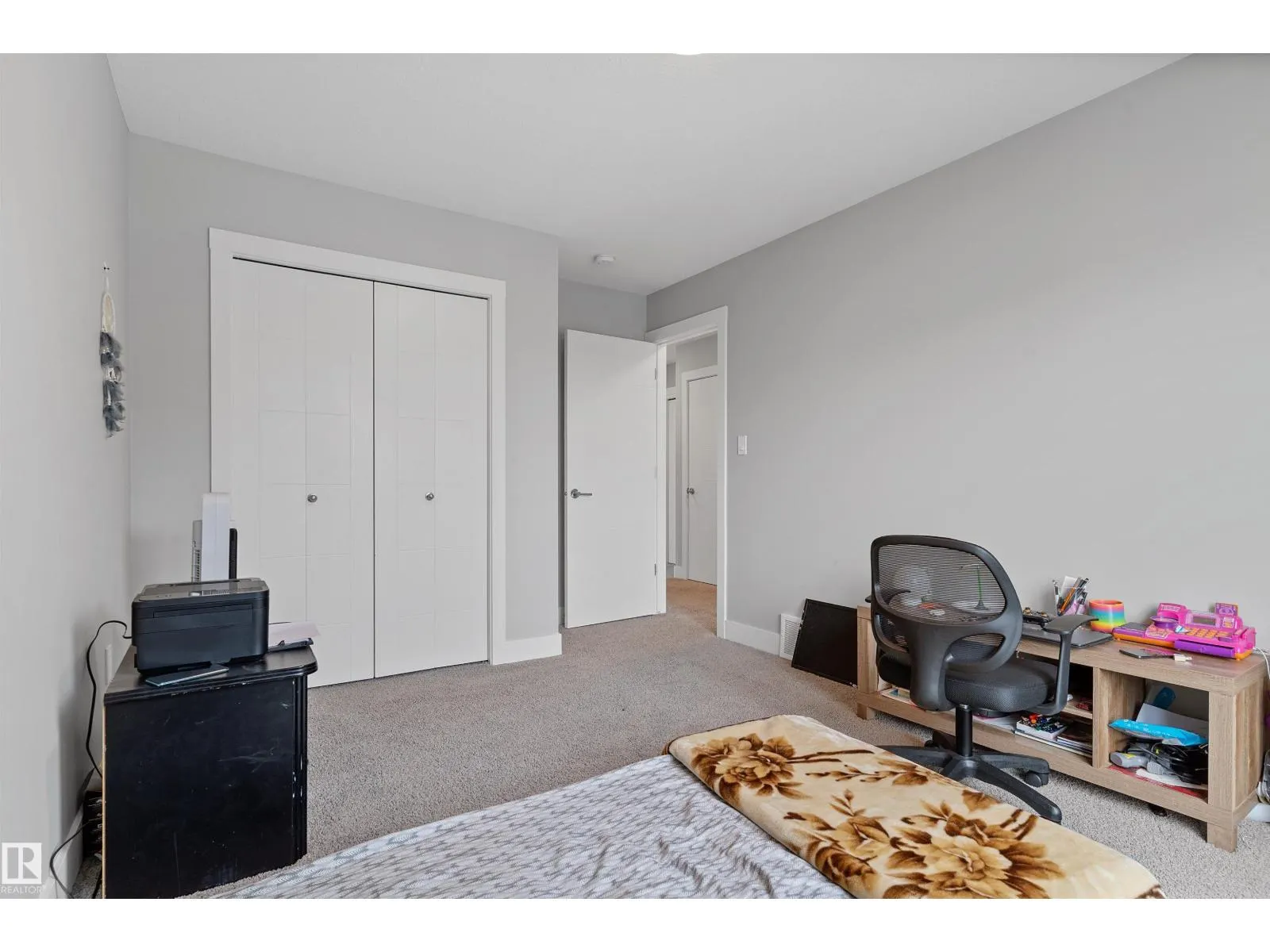 #70 6905 25 AV SW