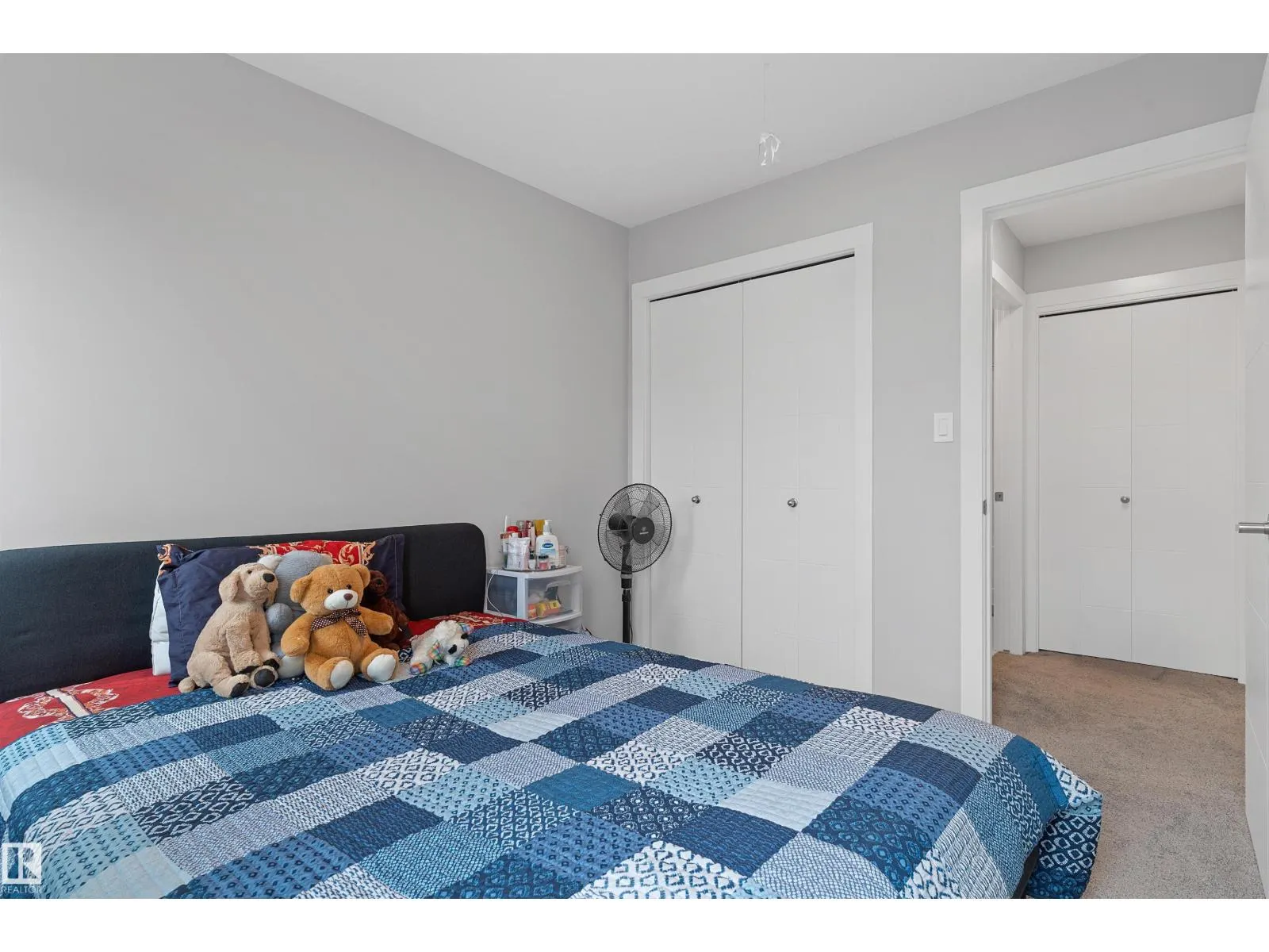 #70 6905 25 AV SW
