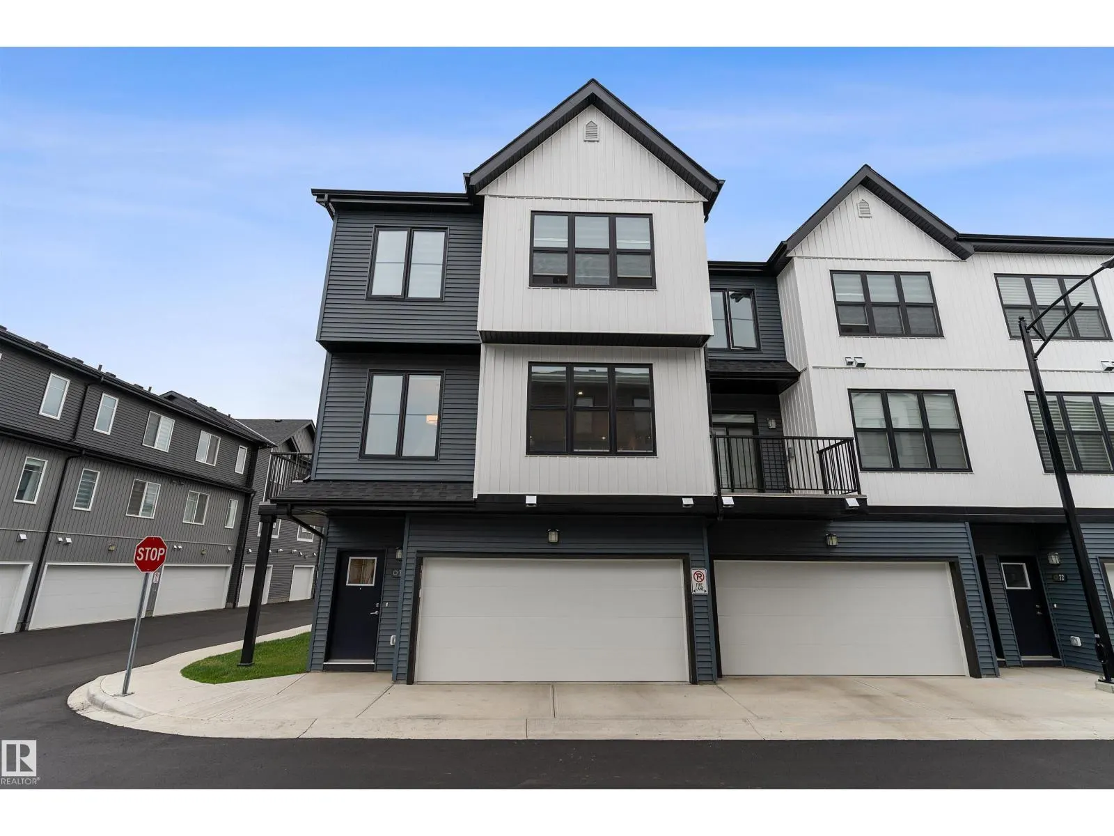 #70 6905 25 AV SW