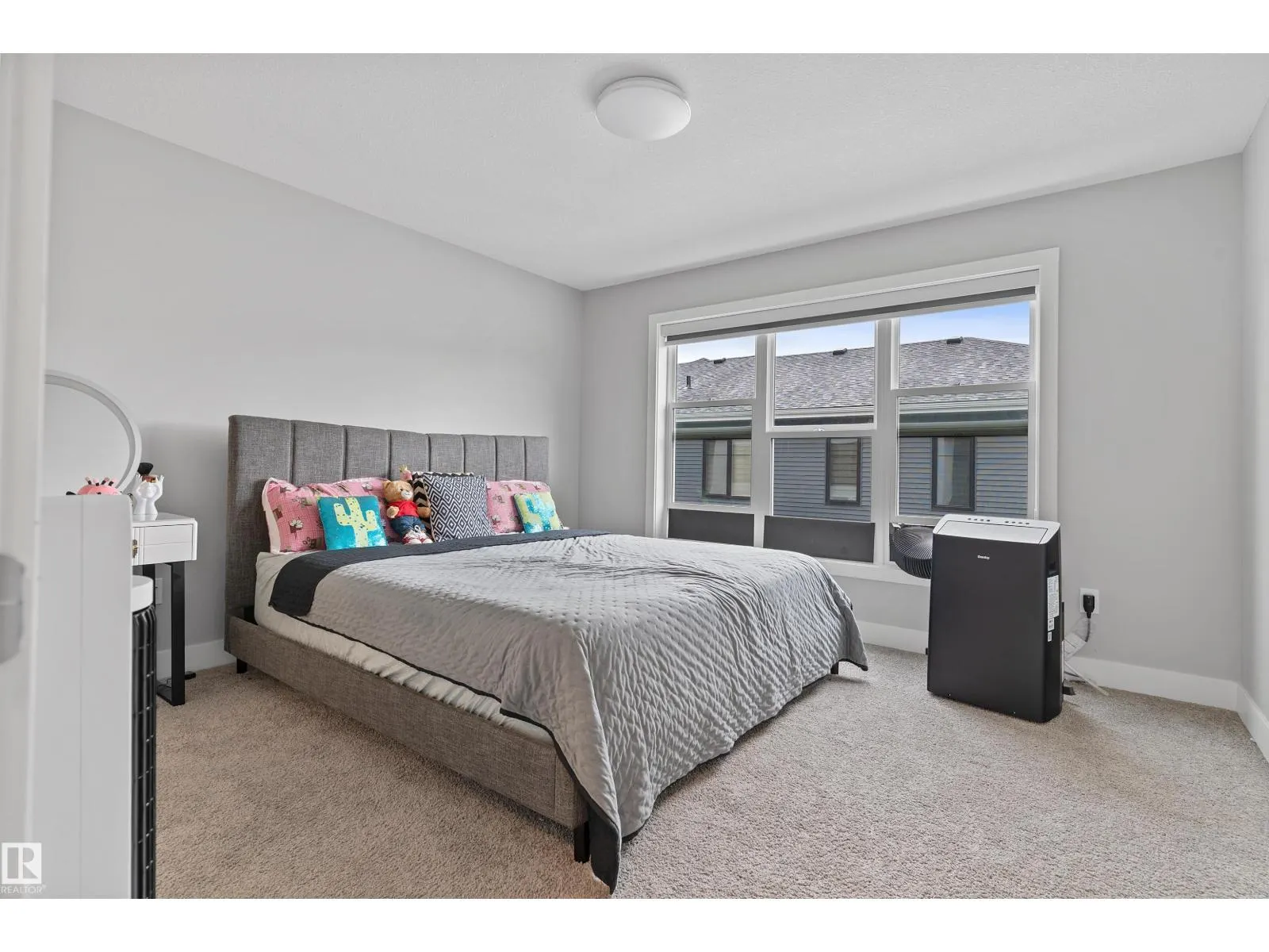 #70 6905 25 AV SW