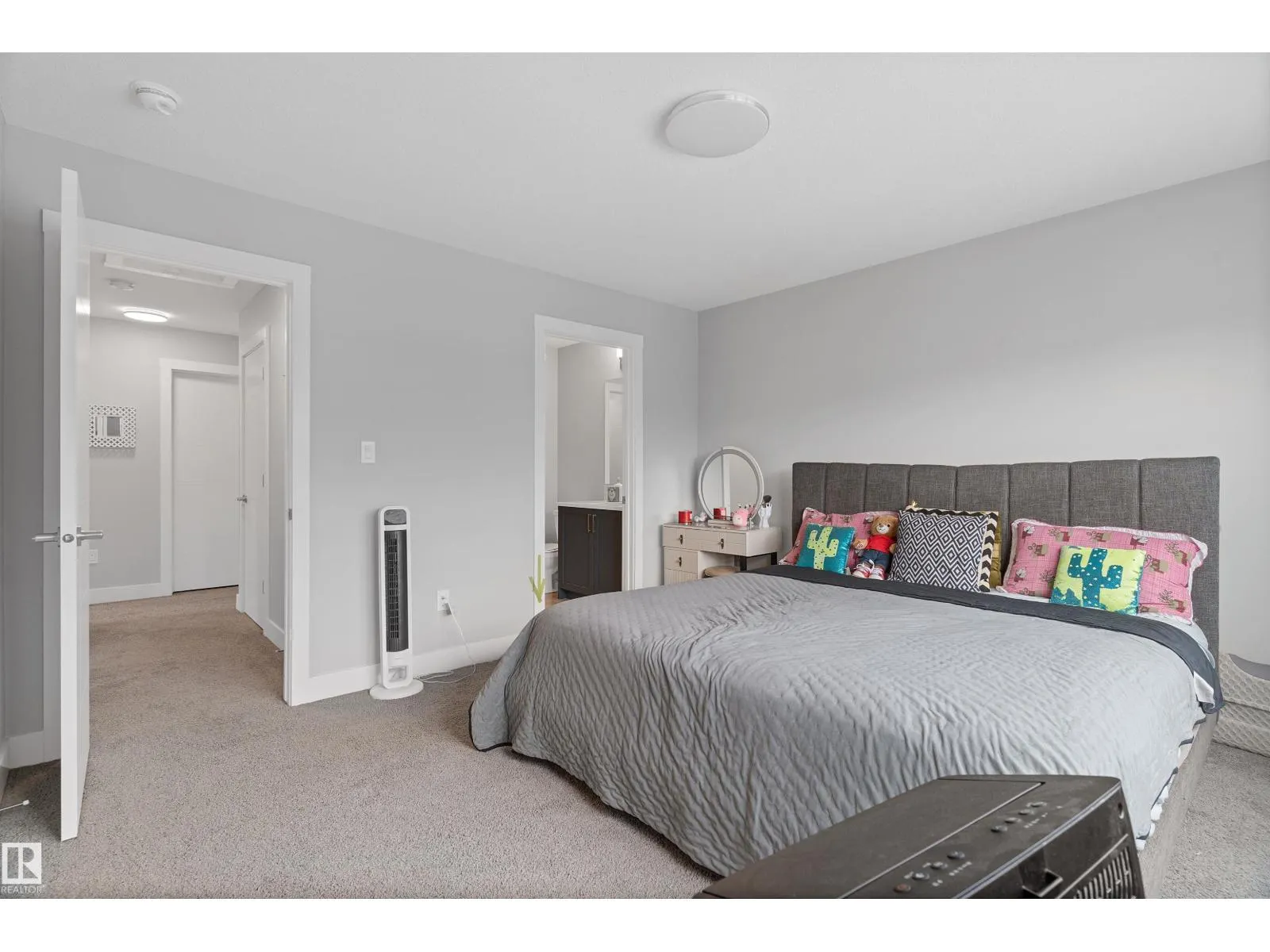 #70 6905 25 AV SW