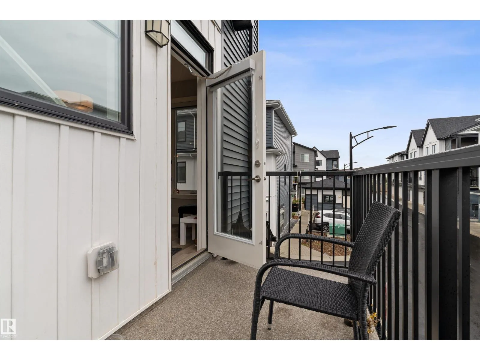 #70 6905 25 AV SW