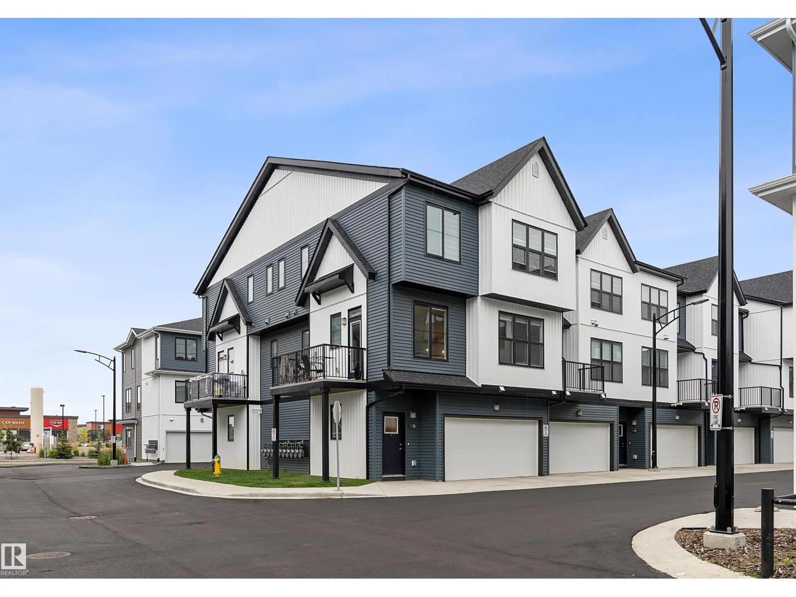 #70 6905 25 AV SW