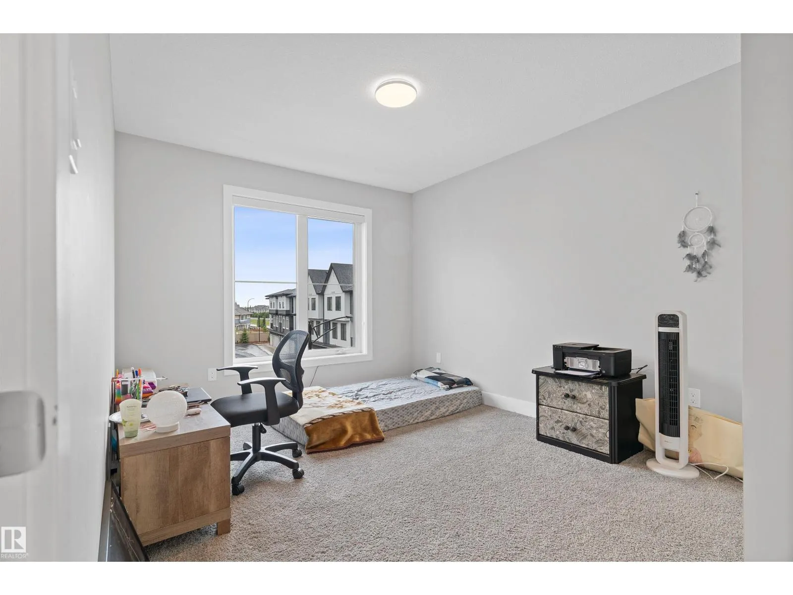 #70 6905 25 AV SW