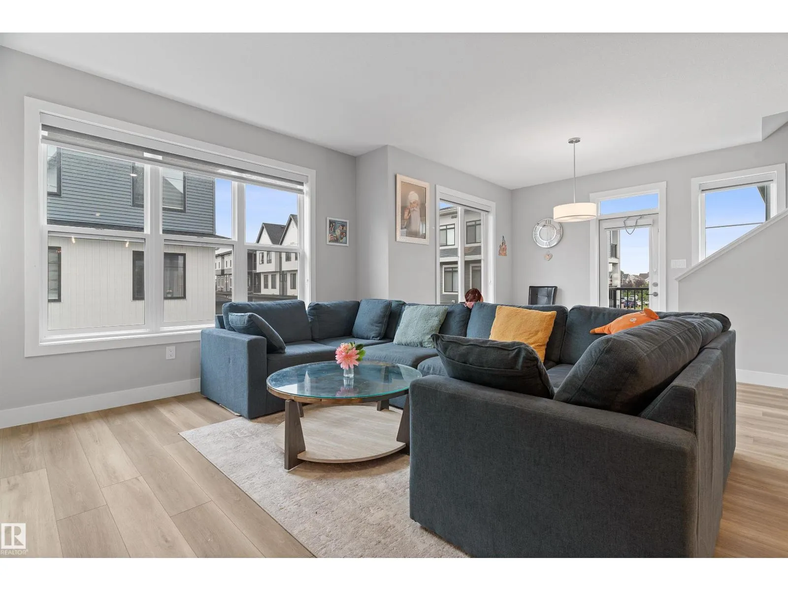 #70 6905 25 AV SW