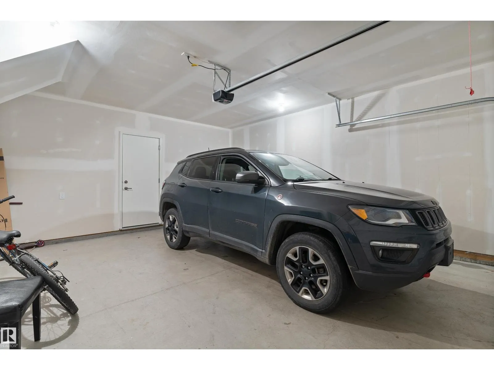 #70 6905 25 AV SW