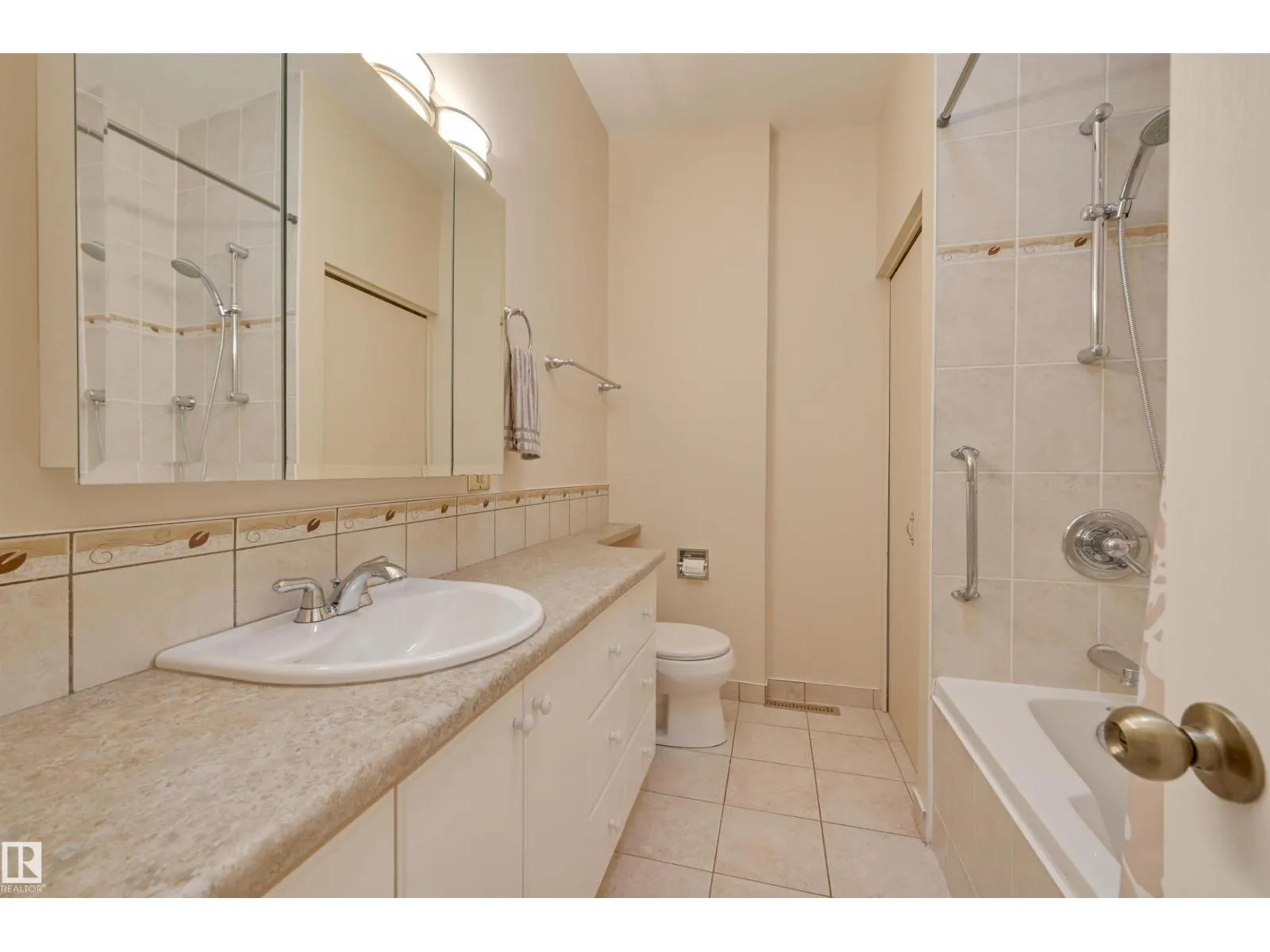 6211 148 AV NW NW