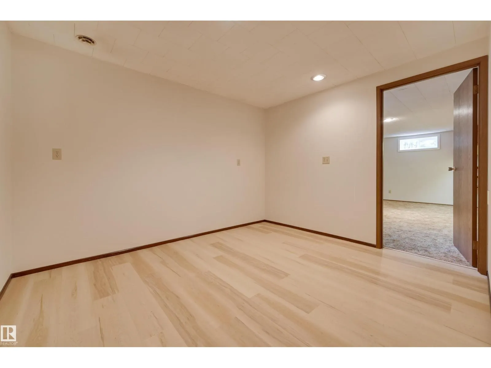 6211 148 AV NW NW