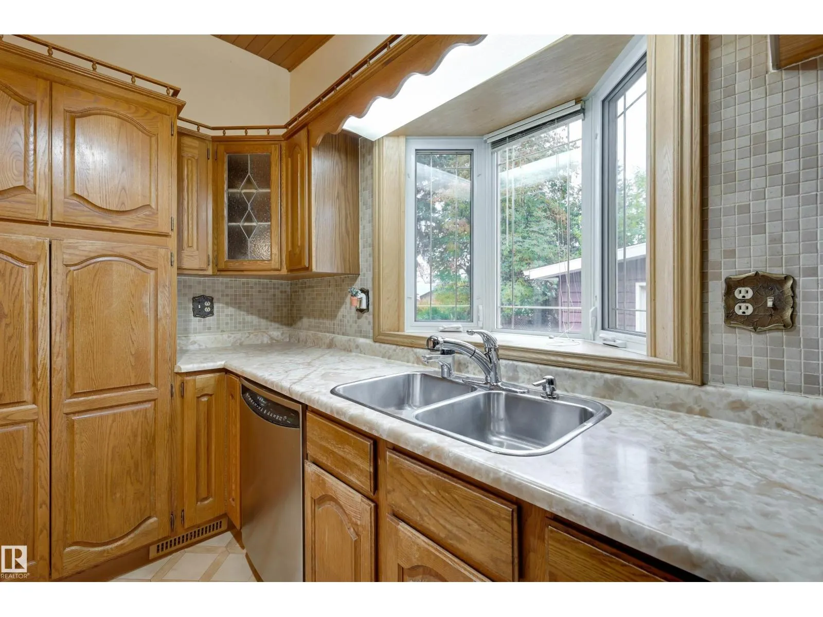 6211 148 AV NW NW