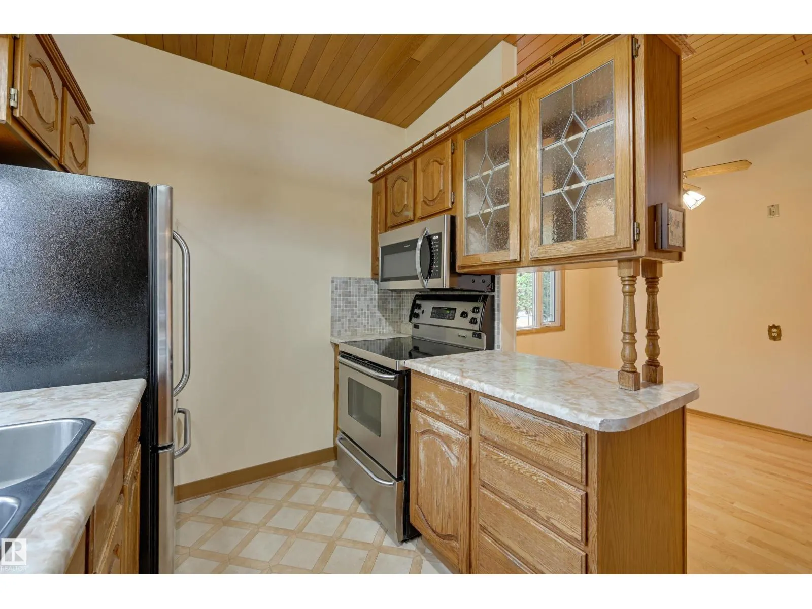 6211 148 AV NW NW