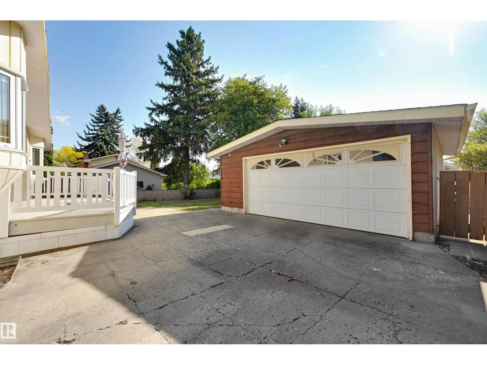 6211 148 AV NW NW