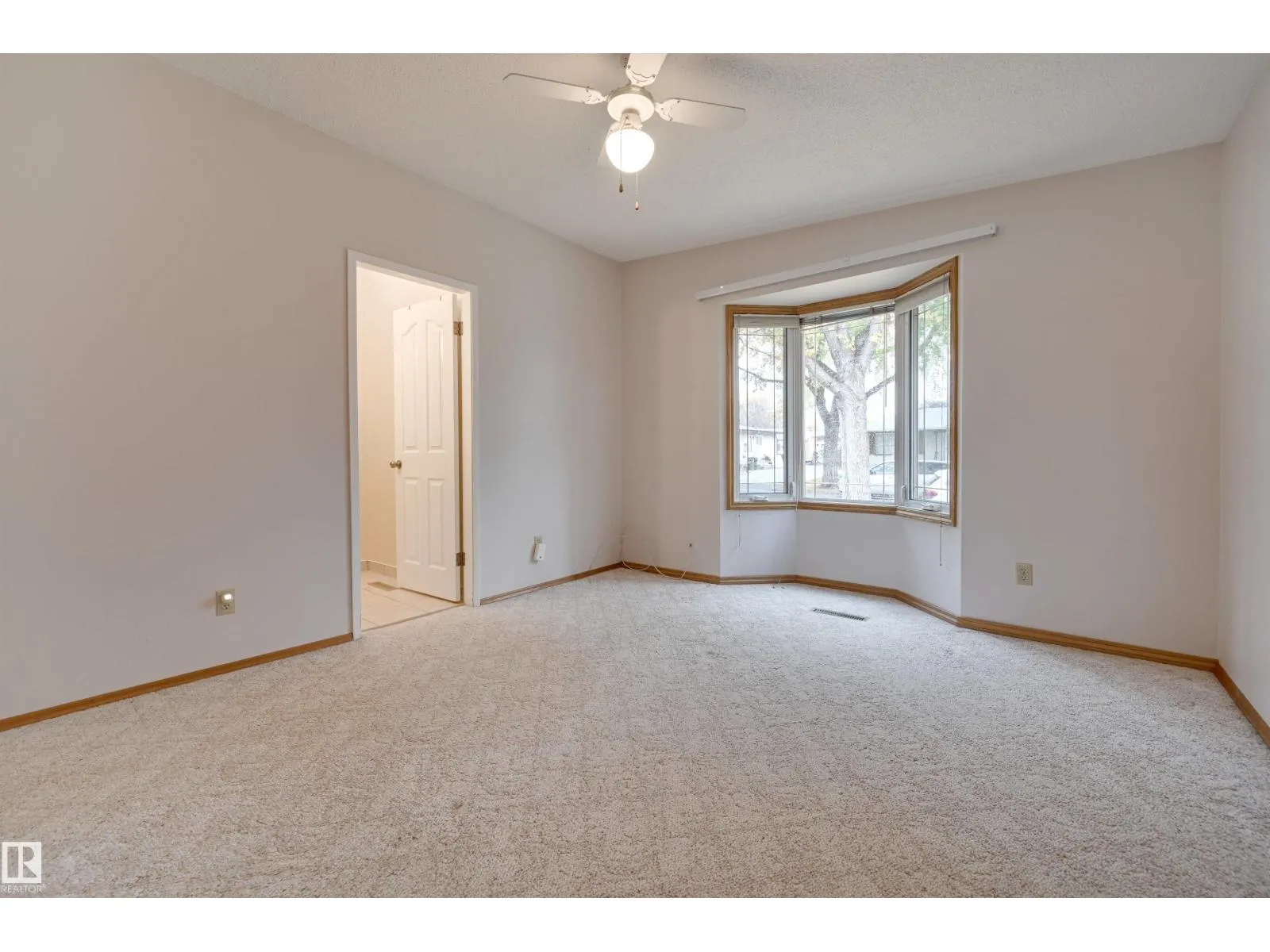 6211 148 AV NW NW