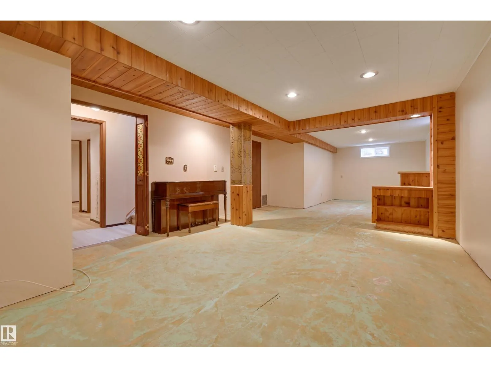 6211 148 AV NW NW