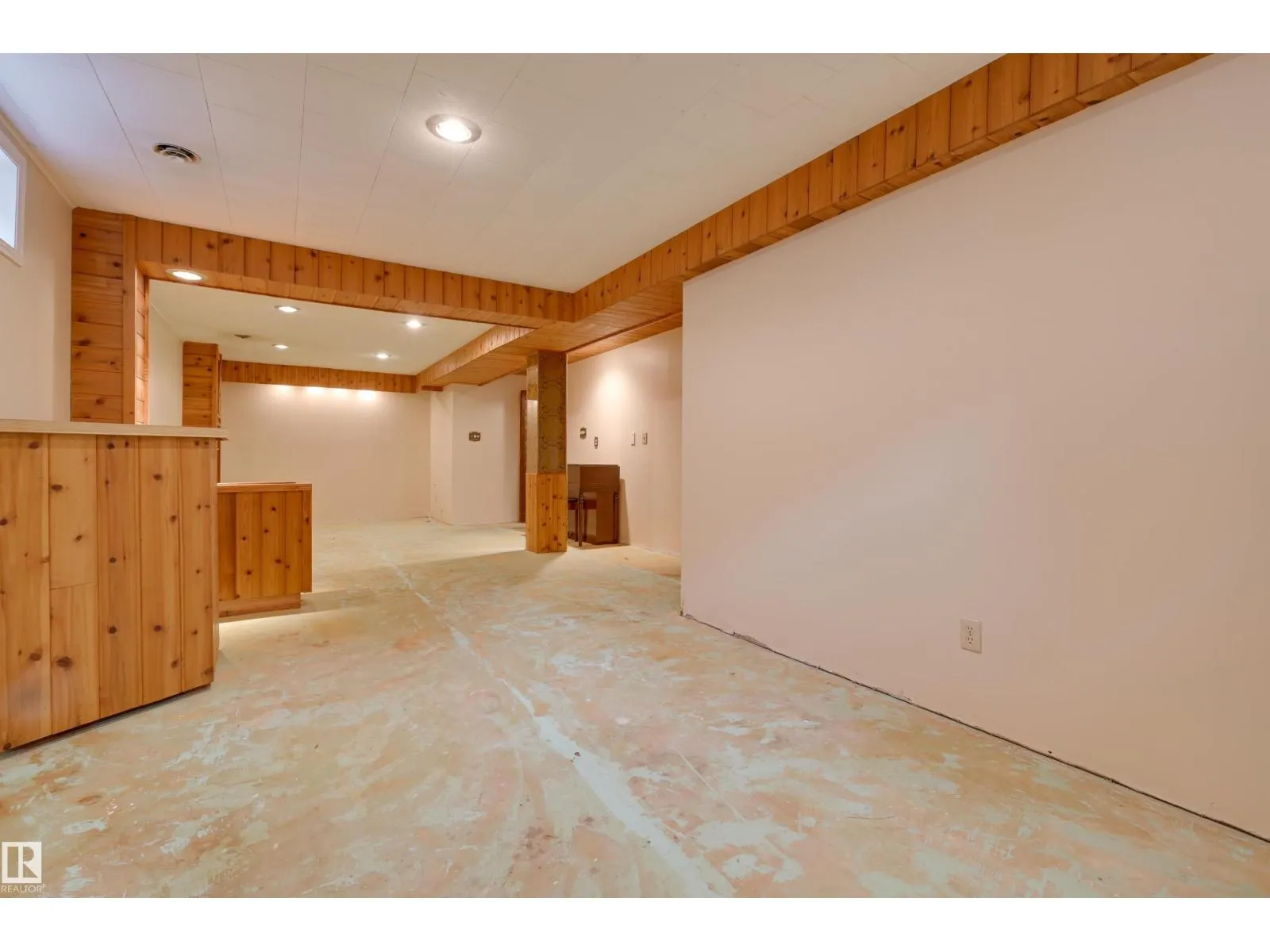 6211 148 AV NW NW