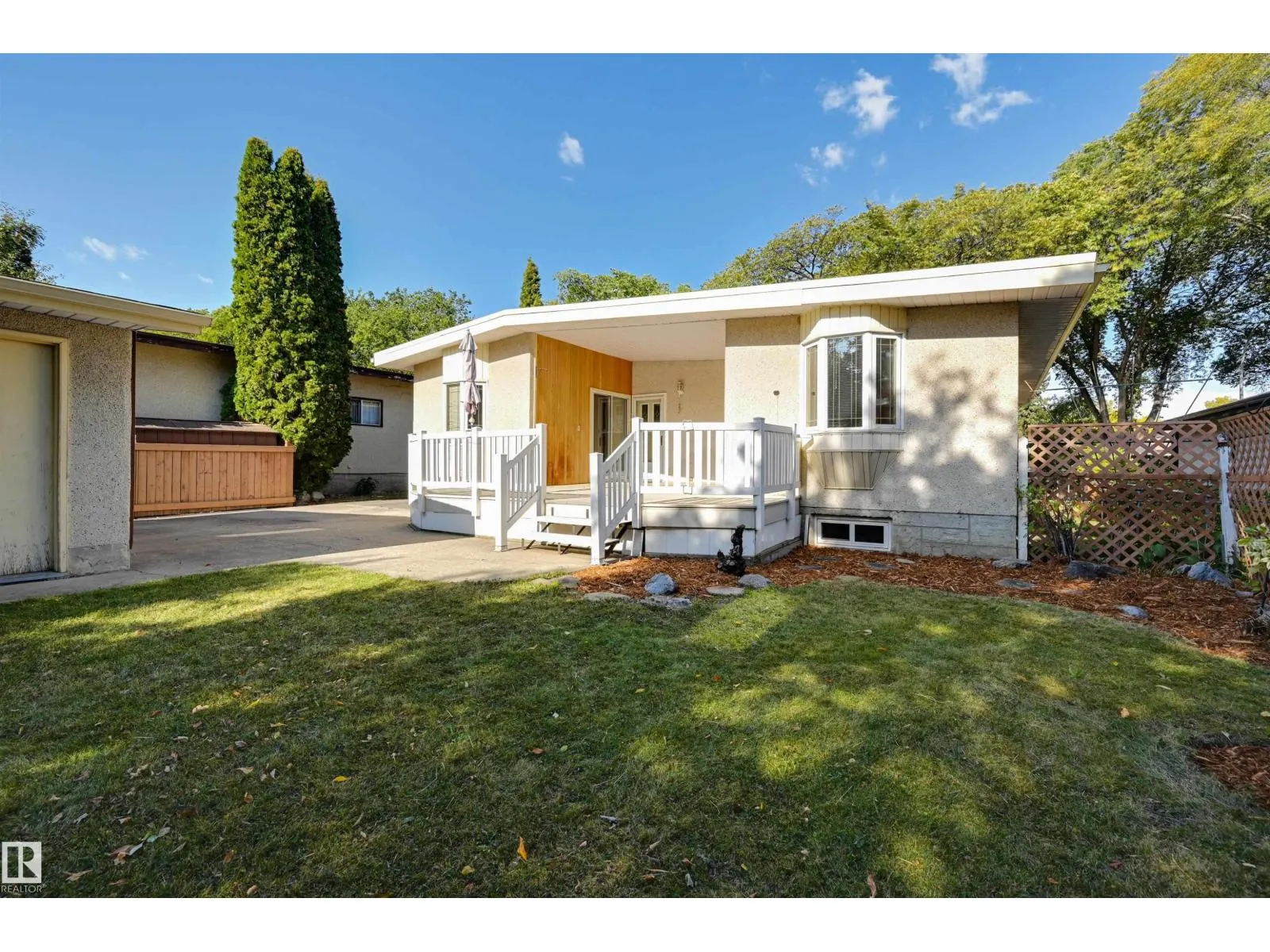 6211 148 AV NW NW
