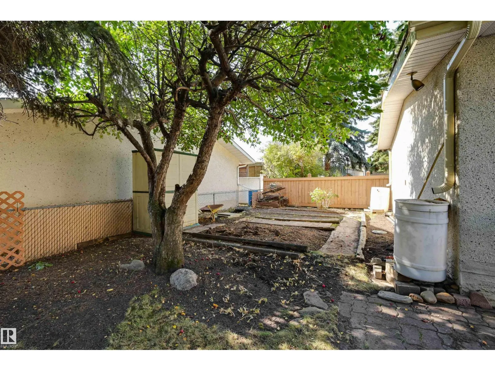 6211 148 AV NW NW
