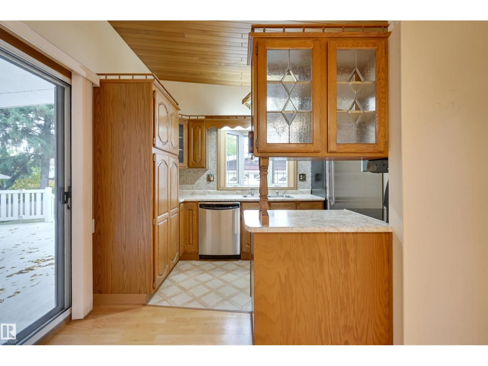 6211 148 AV NW NW